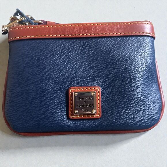 Dooney & Bourke Pebble Grain Leather Wristlet Blue Wallet Zip Clutch - Picture 1 of 4